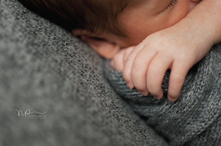Nicole Parizo Photography | Chicago Newborn Photographer | fingers