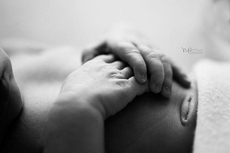 Nicole Parizo Photography | Chicago Newborn Photographer | Baby hands